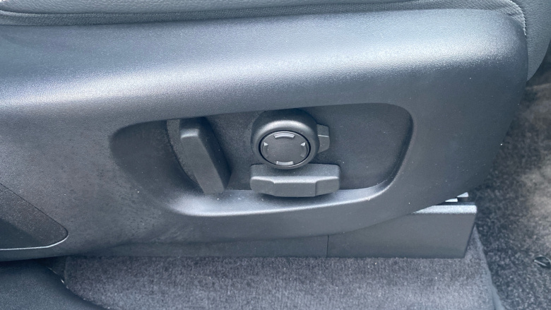 Land Rover Discovery 3.0 D300 Dynamic SE 5dr Auto Diesel Station Wagon